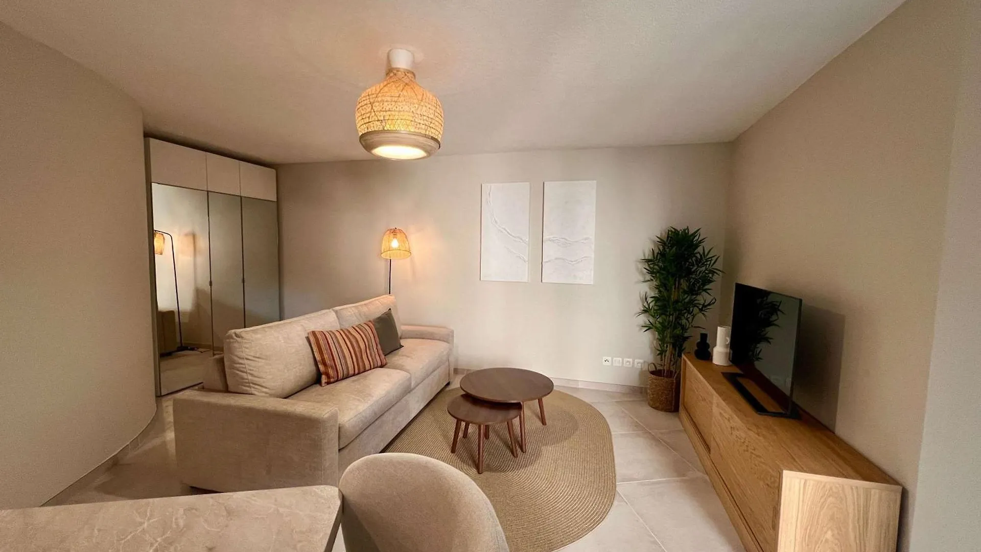 B054 Appartement Luxueux Dans Cannes 0*,  France