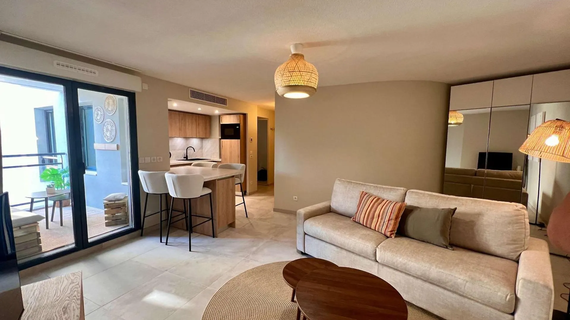 B054 Appartement Luxueux Dans Cannes